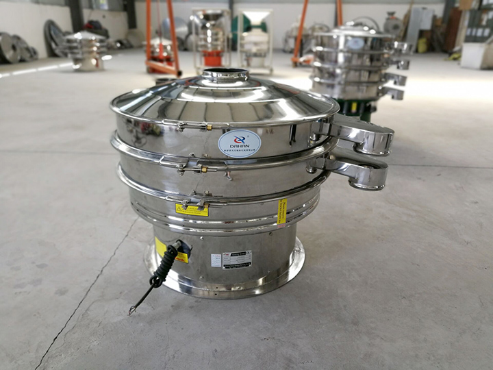 全不銹鋼振動篩整機(jī)采用不銹鋼拋光而成，干凈衛(wèi)生，可避免原料被污染